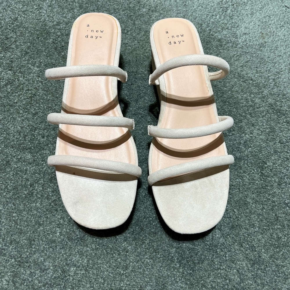 Sand color 2 1/2” wedge worn once